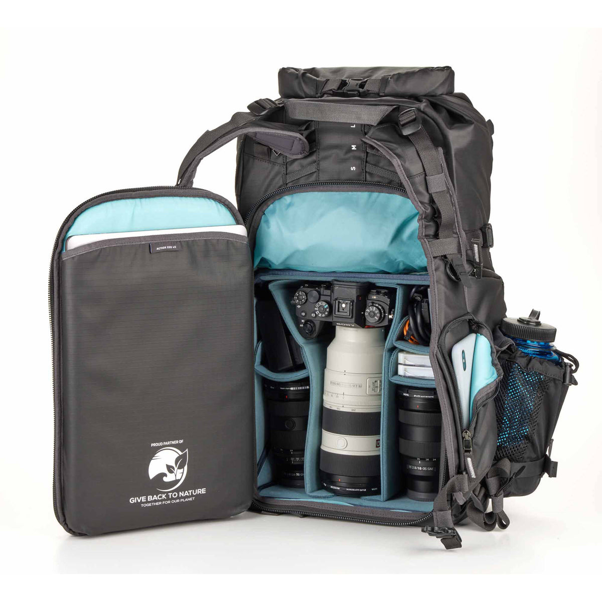 Mochila Shimoda Designs Action X30 V2 Starter Kit (Negro, 30L) - puertos y conexiones