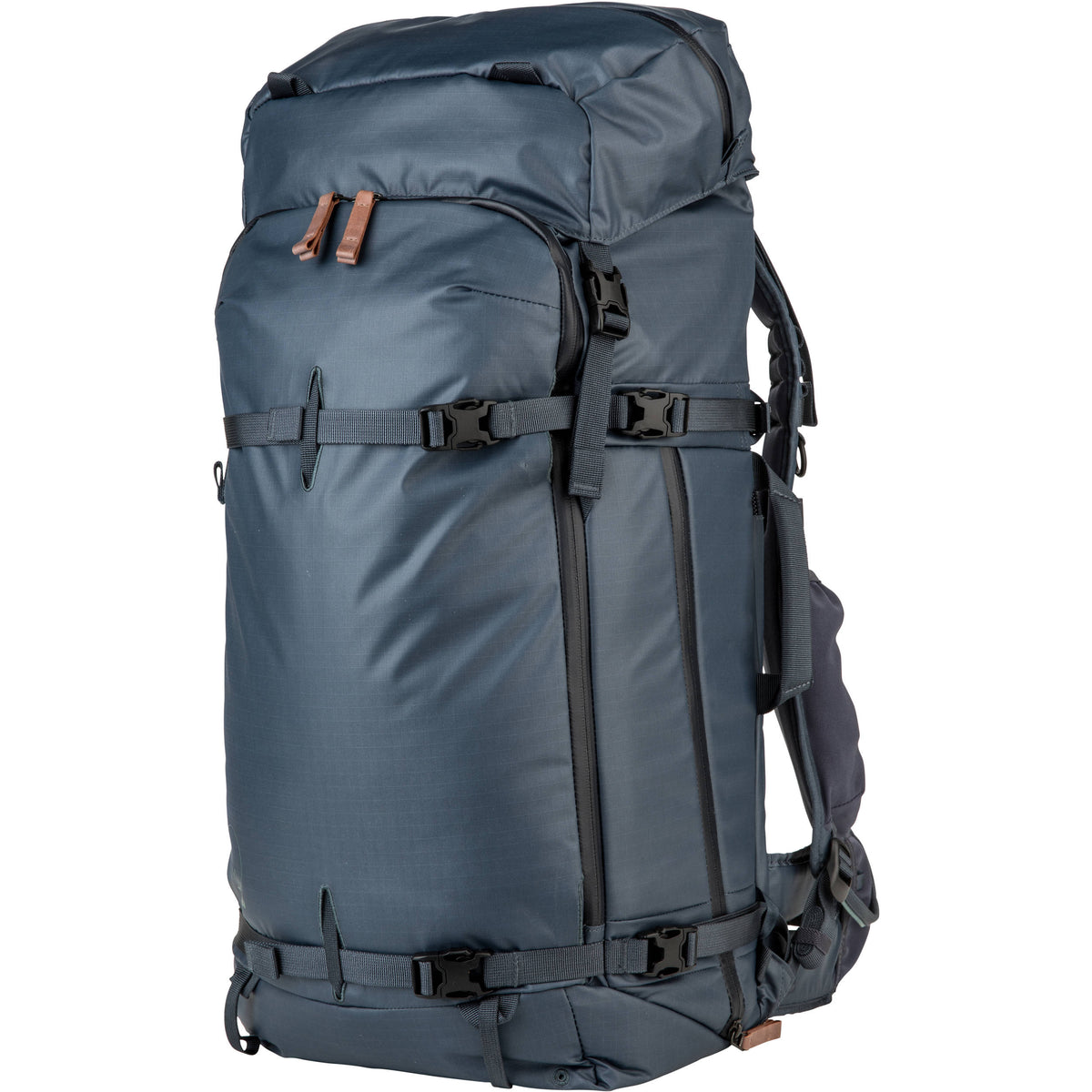 Mochila Shimoda Designs Explore 60 (Azul Nights) - puertos y conexiones