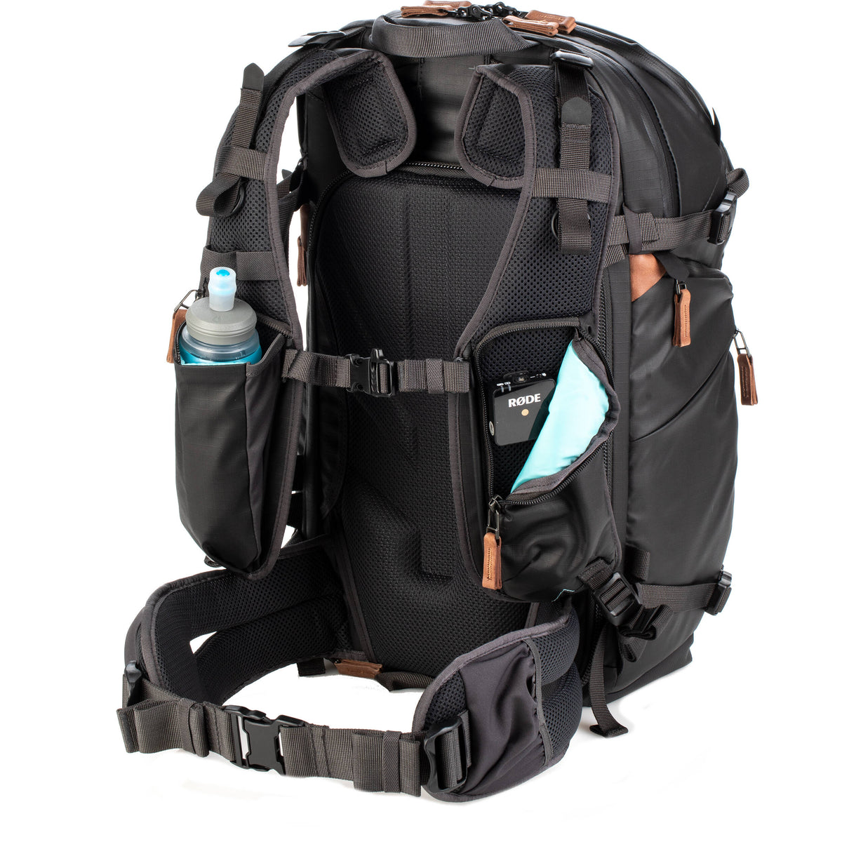 Mochila Shimoda Designs Explore v2 25 Photo Starter Kit (Negro) - vista trasera