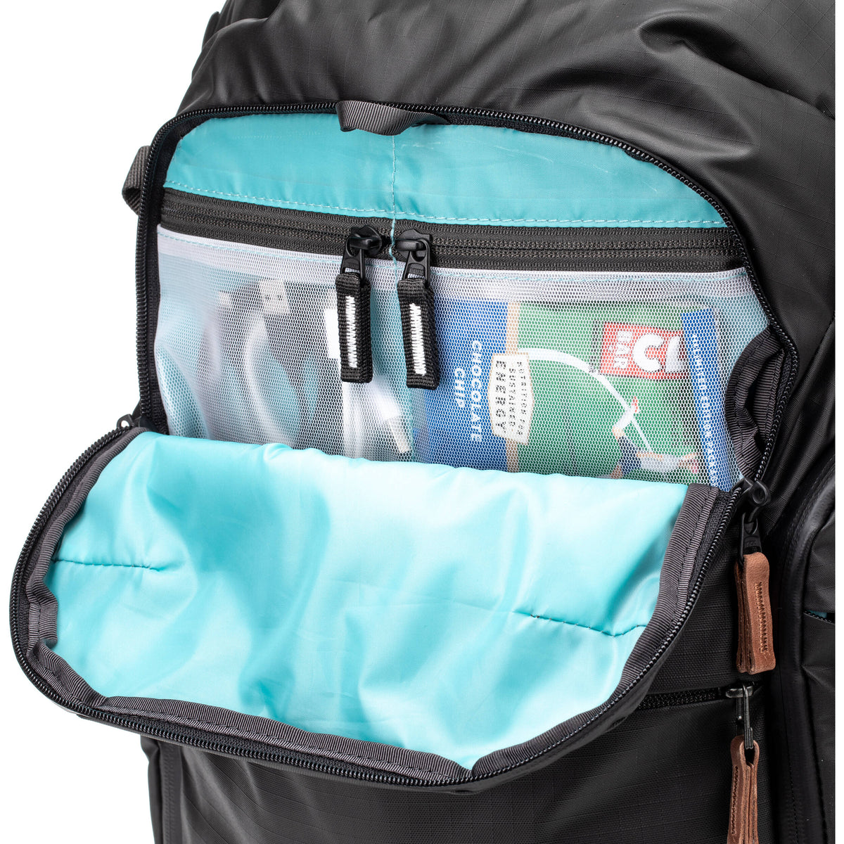 Mochila Shimoda Designs Explore v2 35 Photo (Negro) - en uso