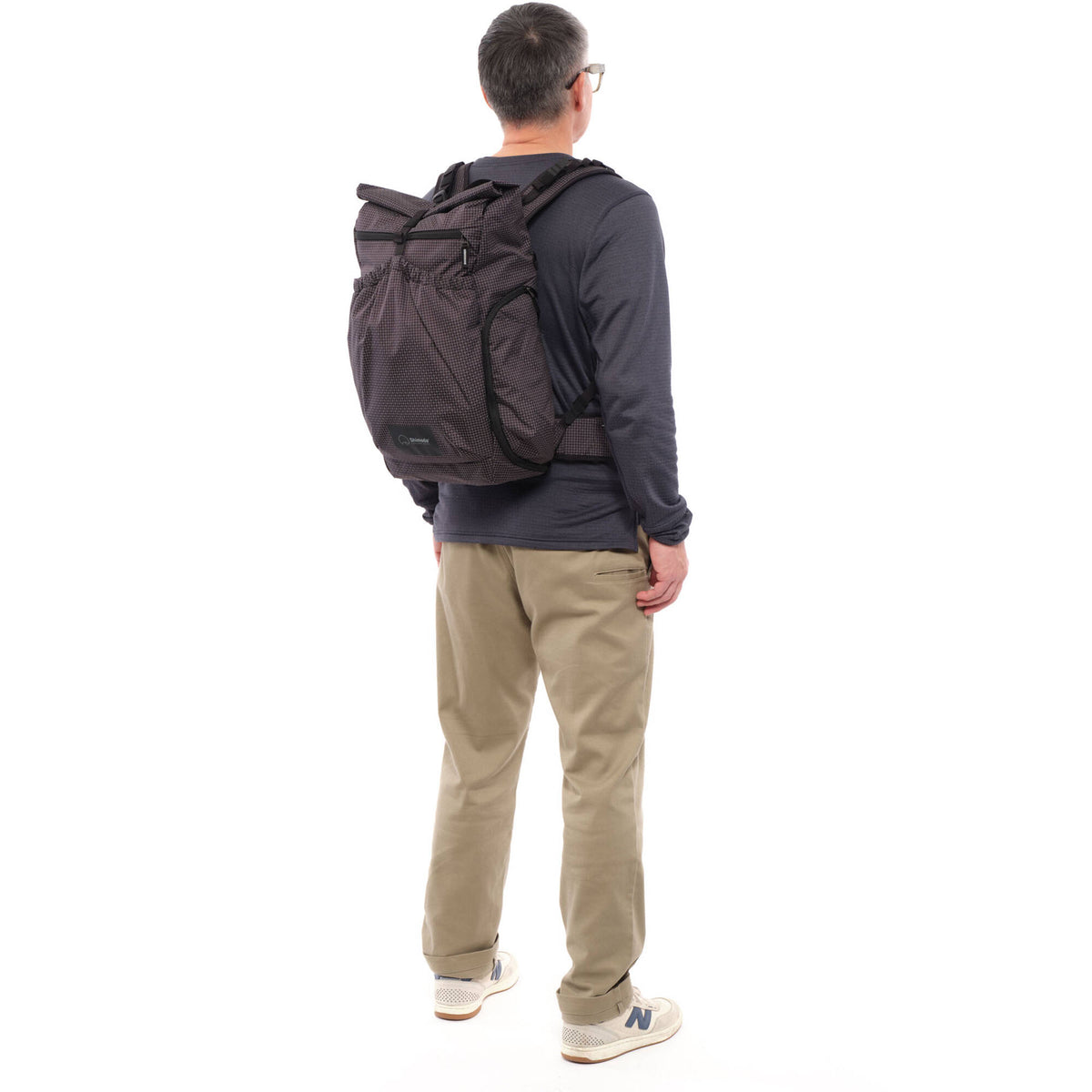 Mochila Shimoda Designs Side Lite 22 (Negro/Blanco) - puertos y conexiones