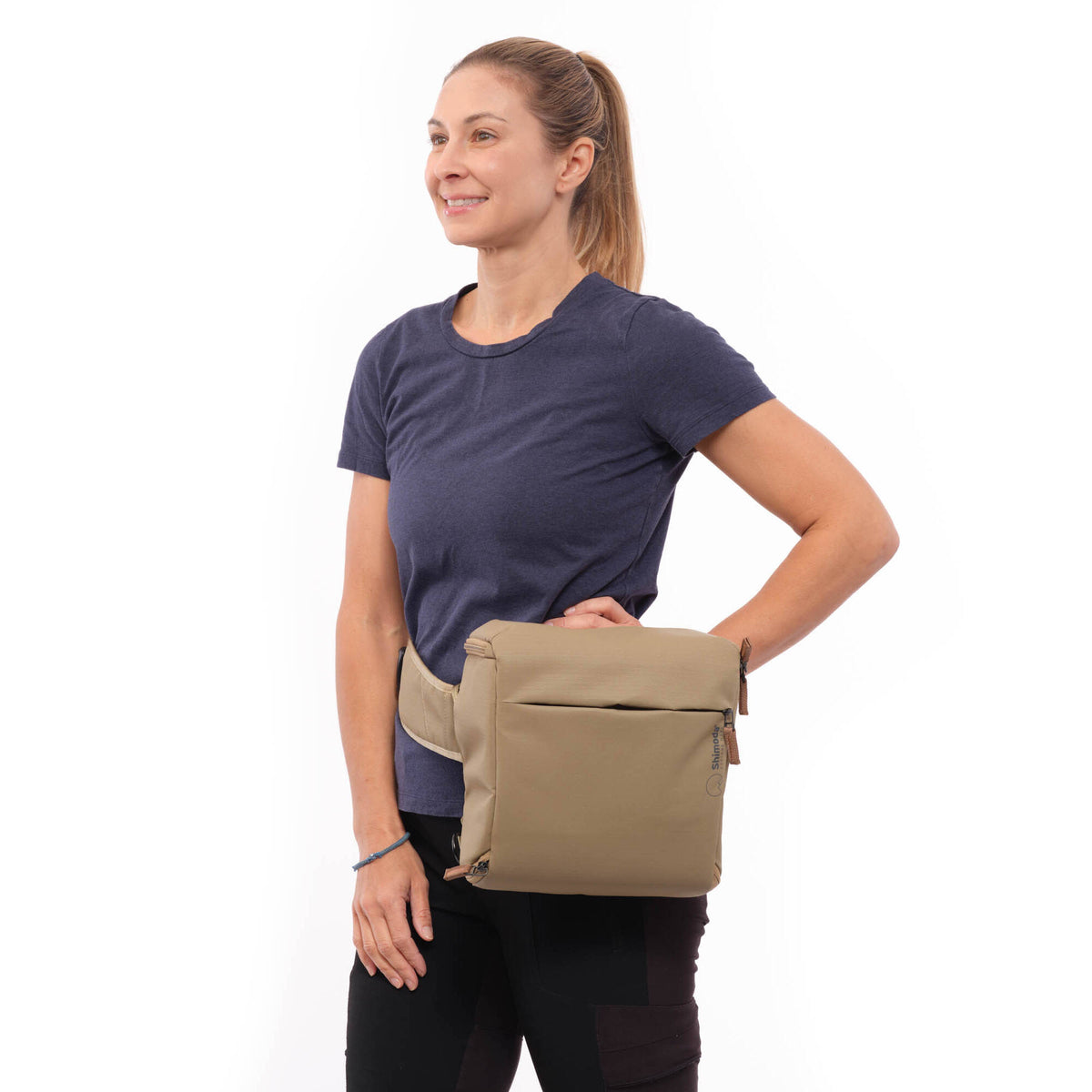Mochila Shimoda Designs Side Street 28 Starter Kit (Boa) - en uso