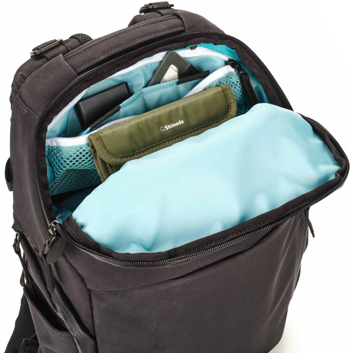 Mochila Shimoda Designs Urban Explore (Anthracite, 20L) - puertos y conexiones