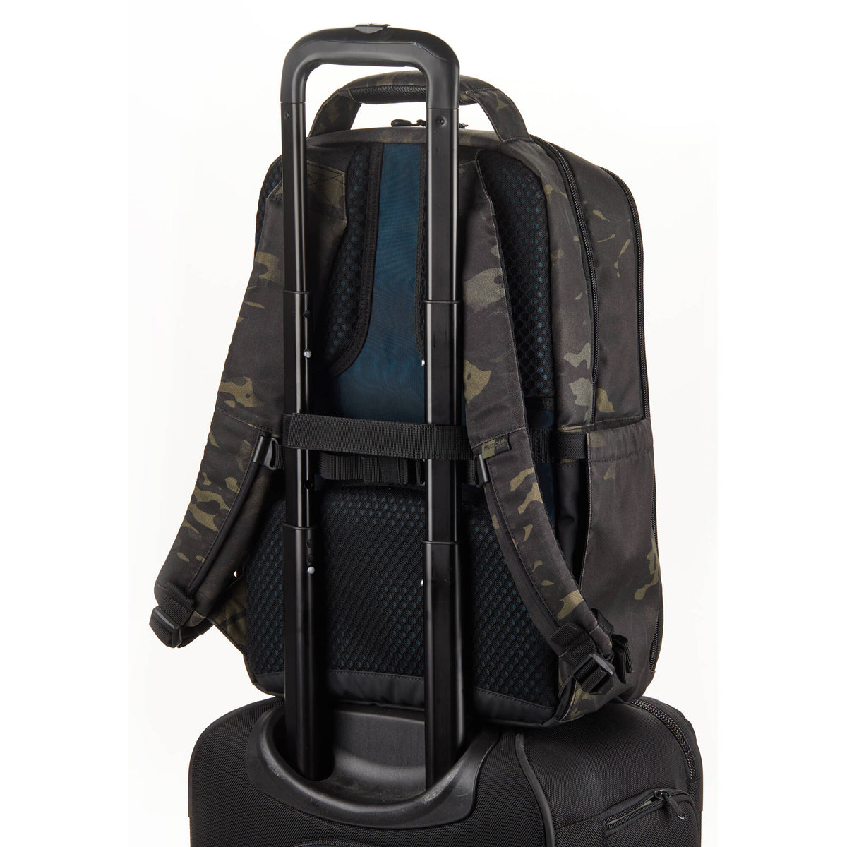 Mochila Tenba Axis V2 16L Road Warrior (MultiCam Negro) - detalle