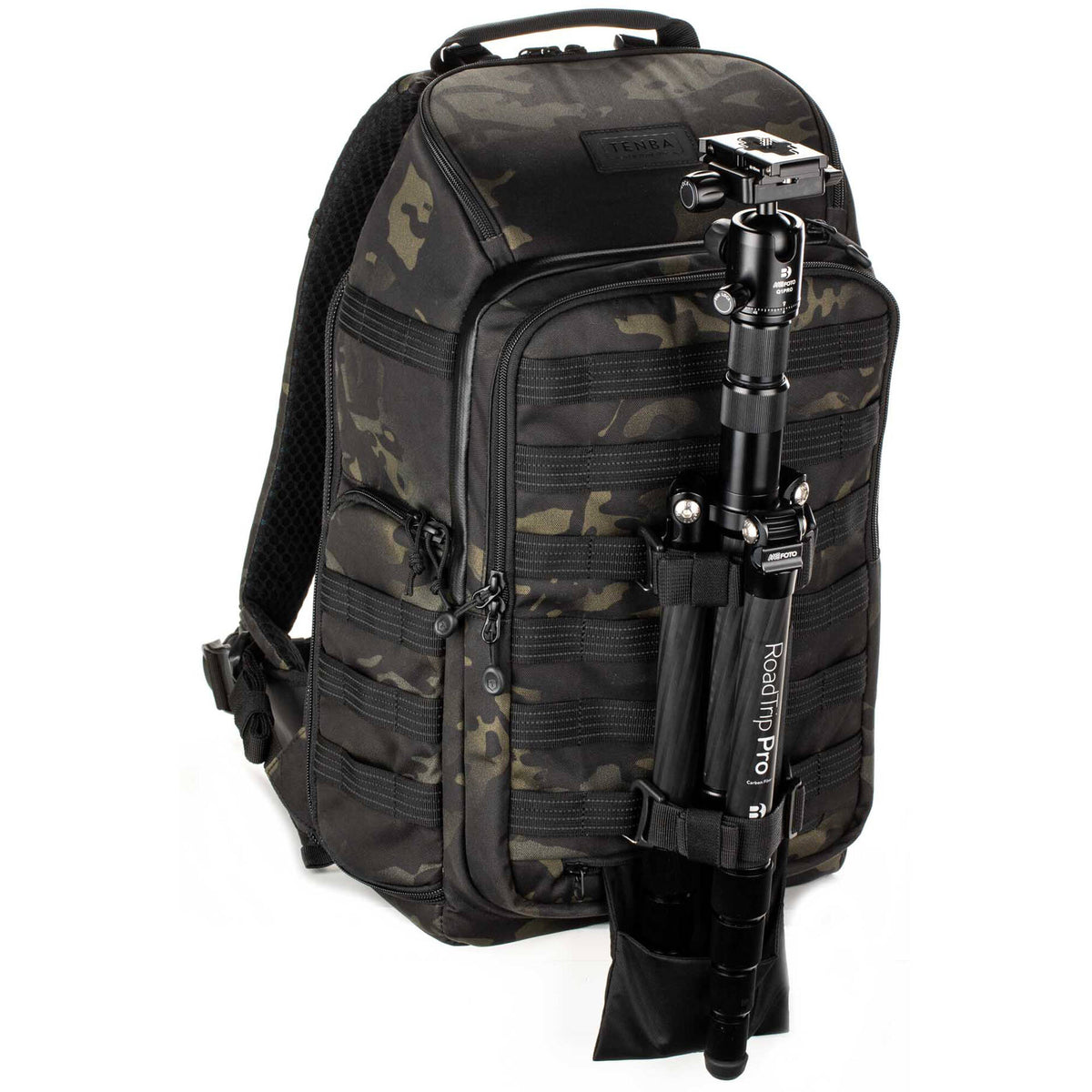 Mochila Tenba Axis V2 (MultiCam Negro, 20L) - en uso