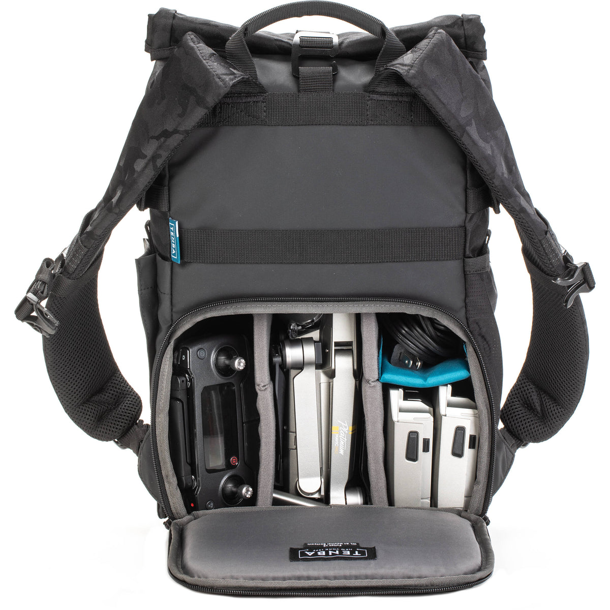 Mochila Tenba Fulton v2 10L Photo (Negro/Negro Camo) - puertos y conexiones
