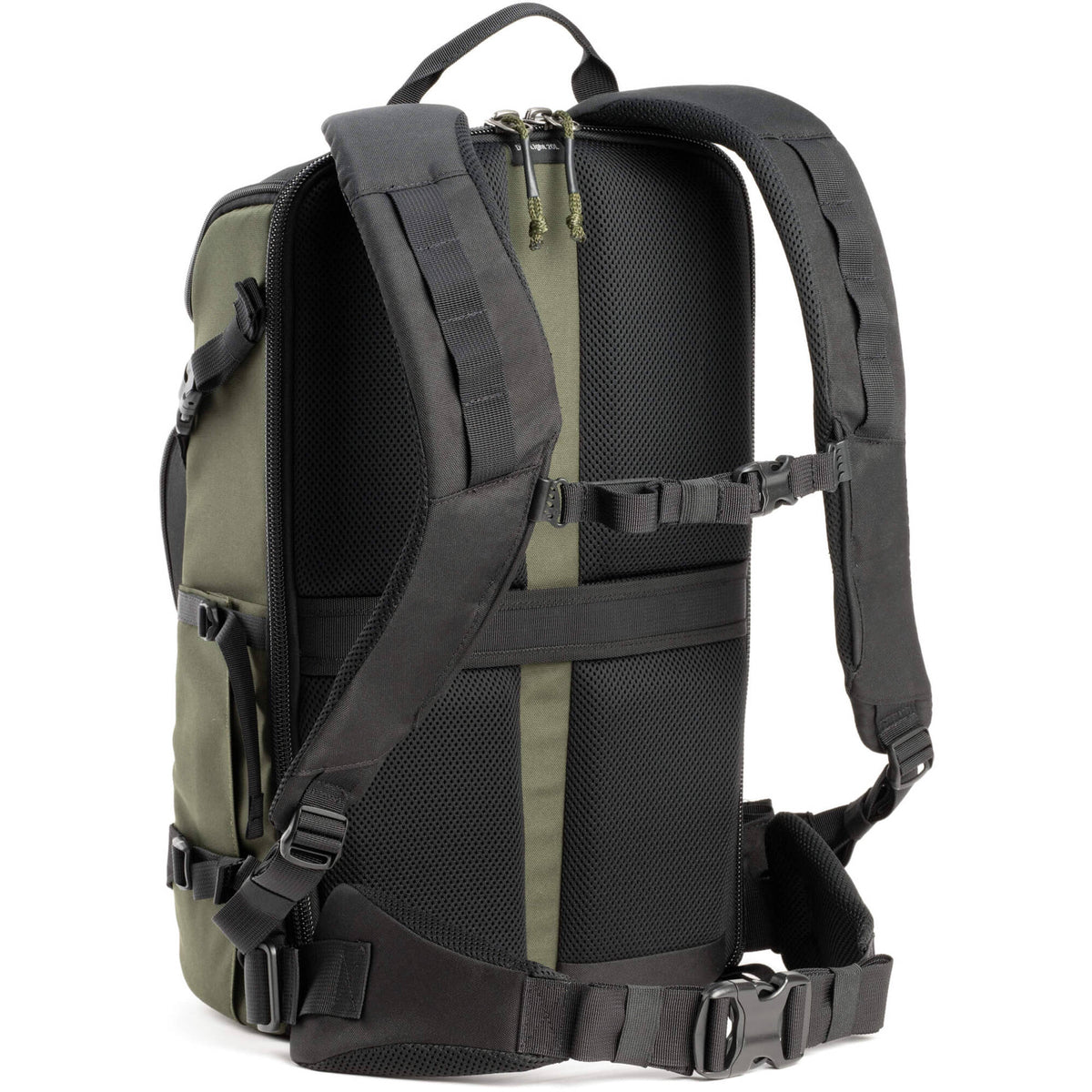Mochila Think Tank Photo DarkLight (Montane Verde, 20L) - en uso