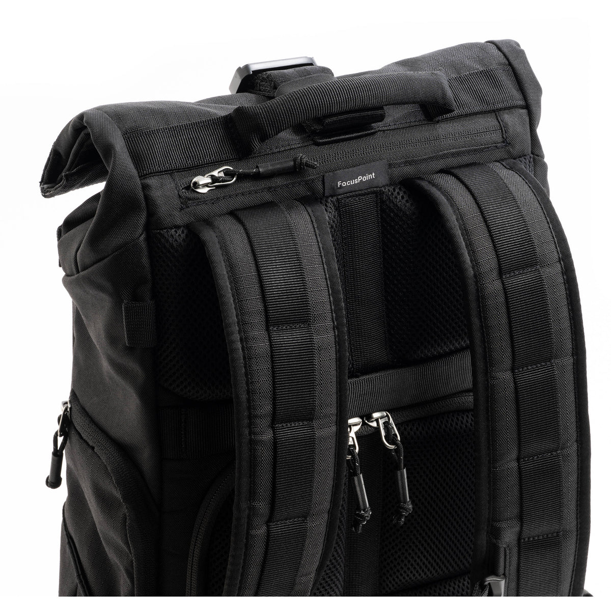 Mochila Think Tank Photo FocusPoint Rolltop (Asphalt Negro, 30 L) - en uso