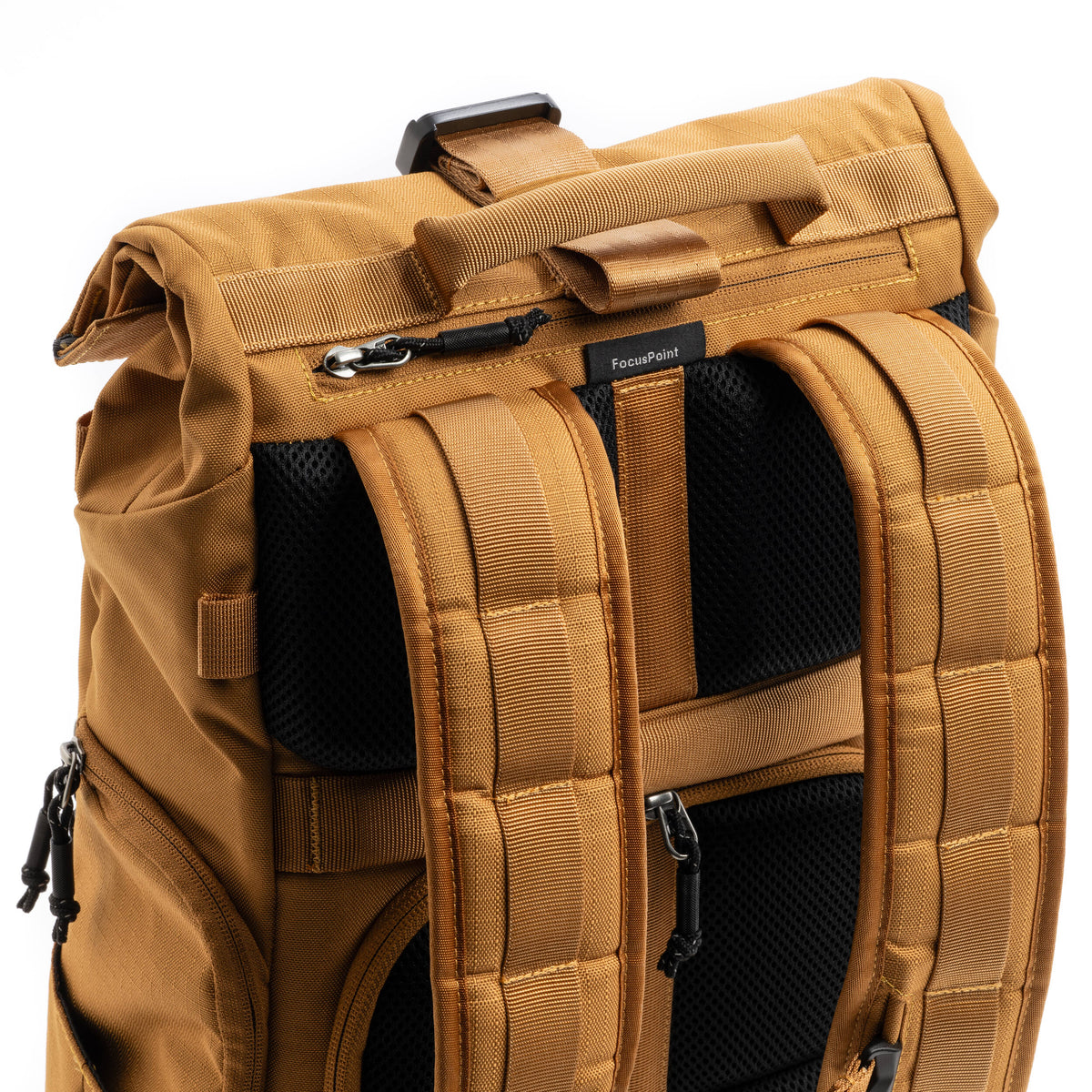 Mochila Think Tank Photo FocusPoint Rolltop (Golden Hour, 22 L) - en uso