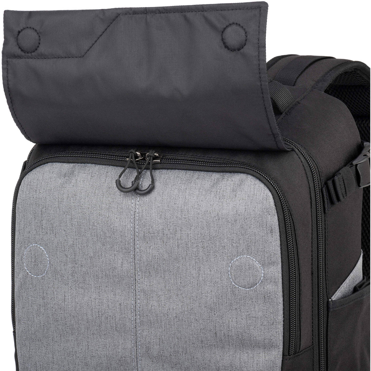 Mochila Think Tank Photo Mover (Cool Gris, 18L) - en uso