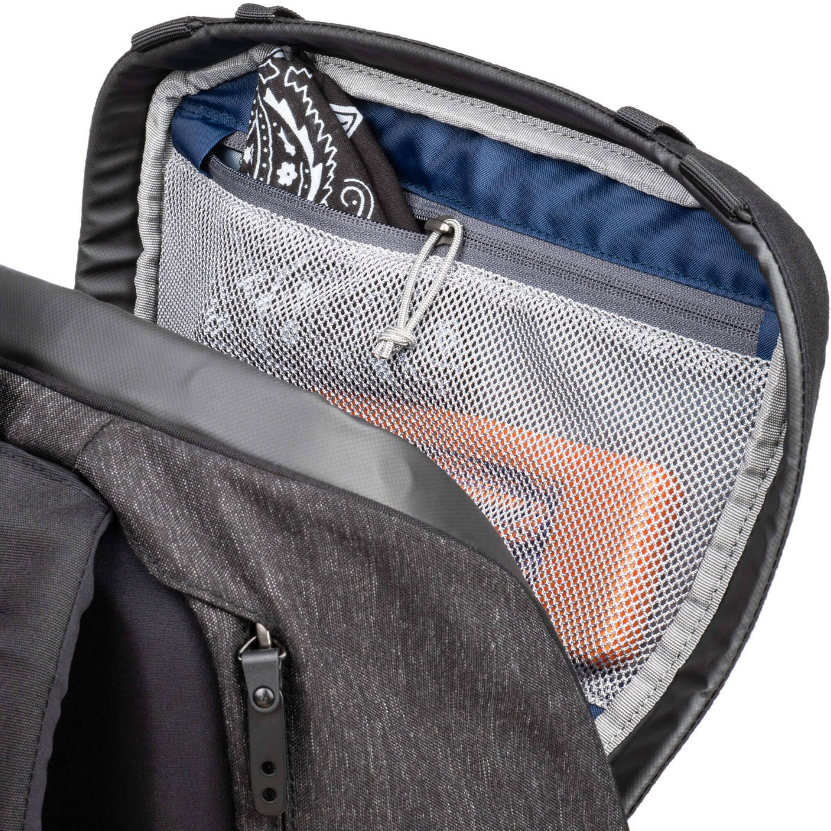 Mochila Think Tank Photo SpeedTop 30 (Gris, 30L) - puertos y conexiones