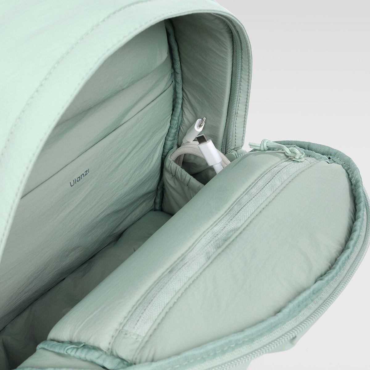 Mochila Ulanzi BP02 Puffer (9L, Blanco) - contenido de la caja