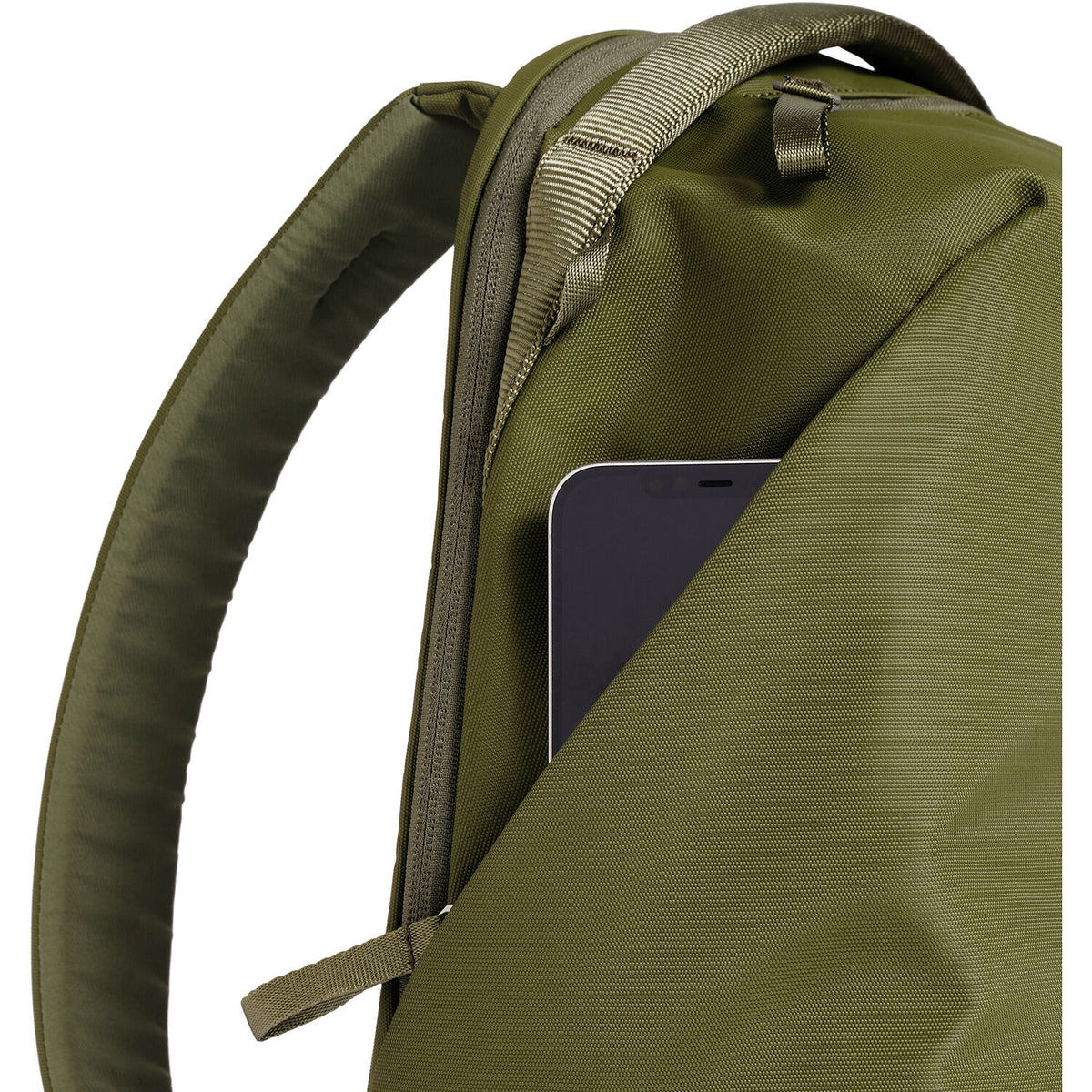 Mochila Urth Arkose (Verde, 20L) - puertos y conexiones