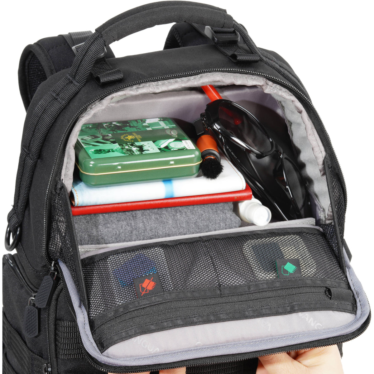 Mochila Vanguard VEO RANGE T37M (Negro) - puertos y conexiones