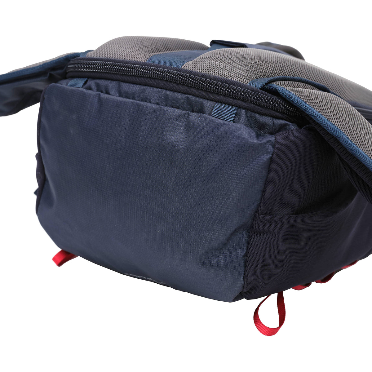 Mochila VSGO Pocket Ranger (25L, Azul Marino) - en uso