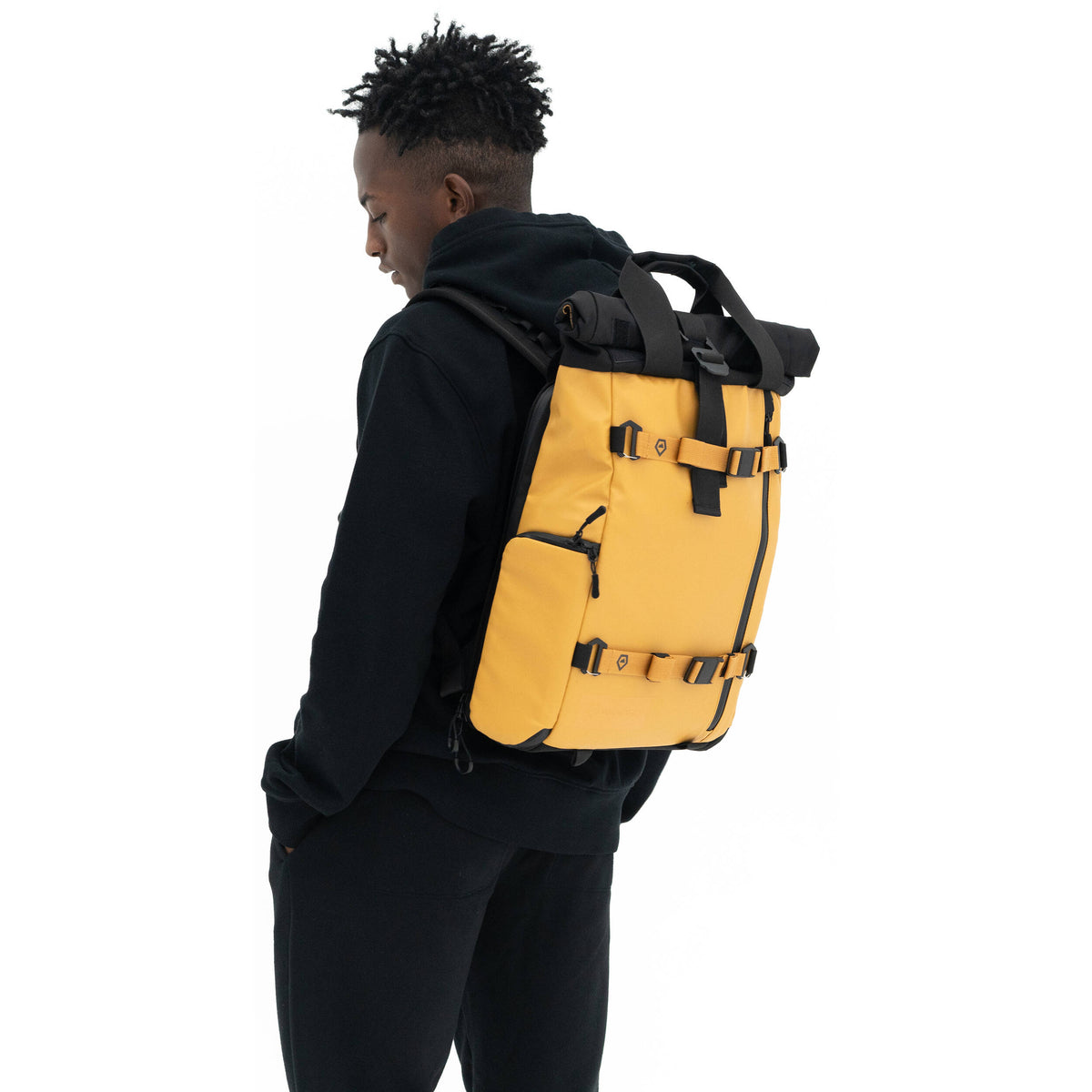 Mochila WANDRD PRVKE Lite V3 (Dallol Amarillo, 15L) - contenido de la caja