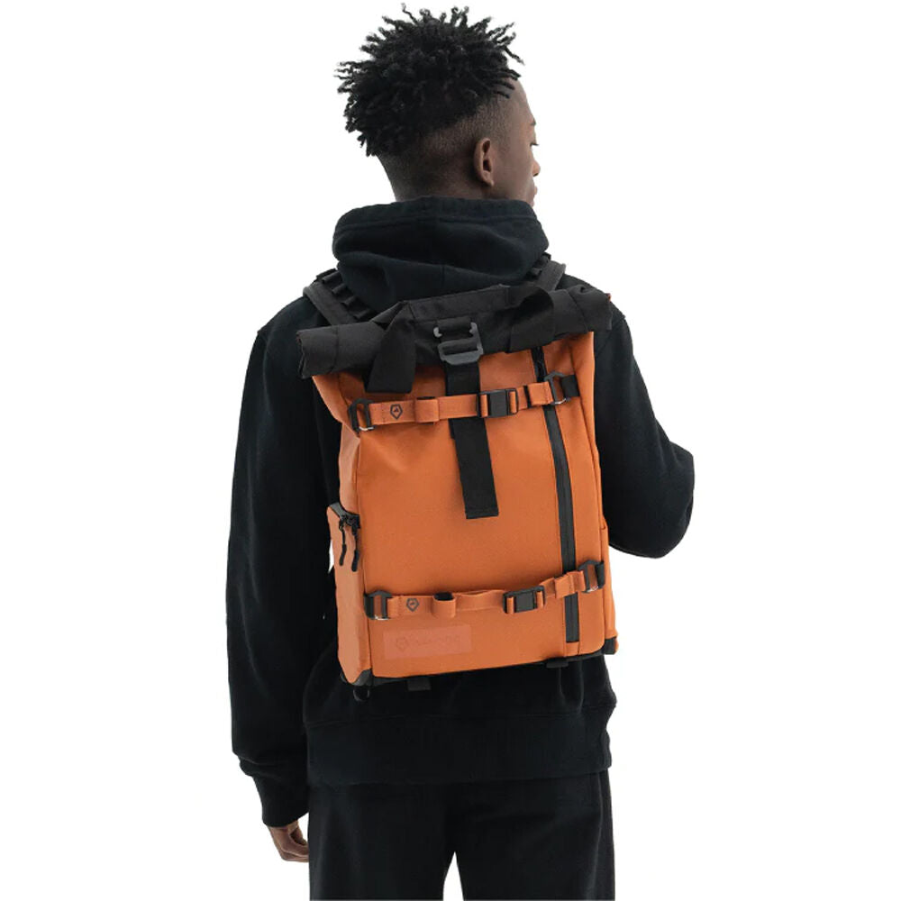 Mochila WANDRD PRVKE Lite V3 (Sedona Naranja, 15L) - contenido de la caja