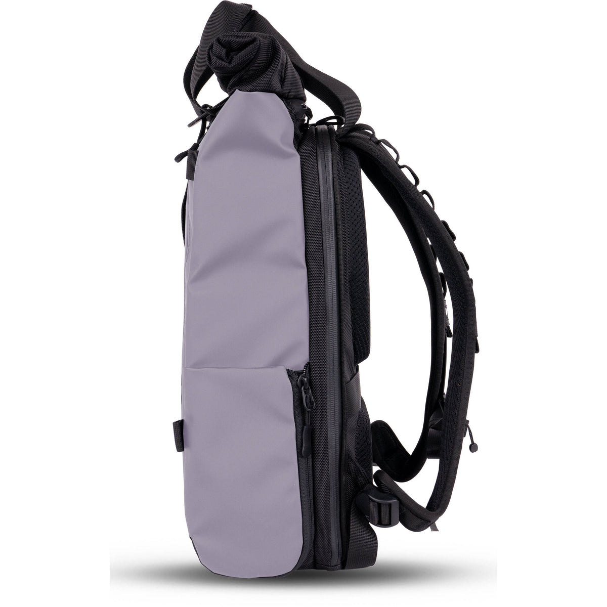 Mochila WANDRD PRVKE Lite V3 (Violeta Uyuni, 15L) - puertos y conexiones