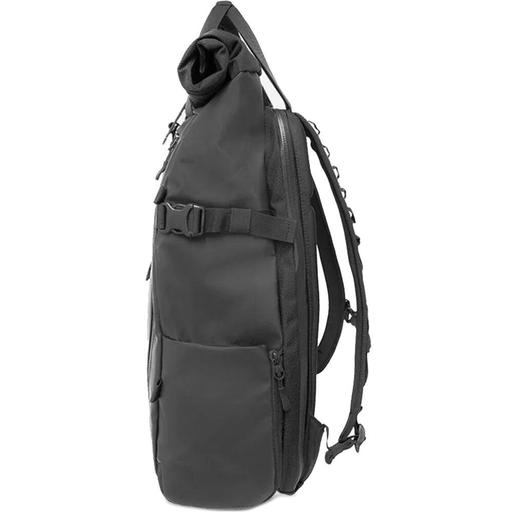 Mochila WANDRD PRVKE V3 con Photo Bundle (Negro, 31L) - puertos y conexiones