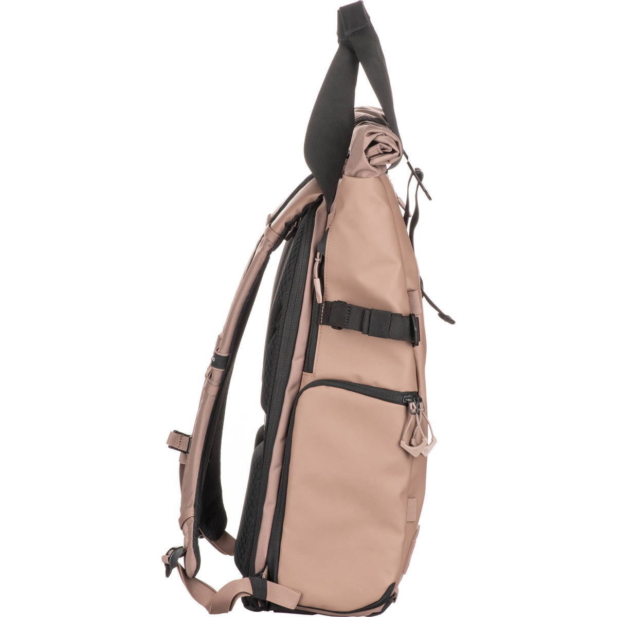 Mochila WANDRD PRVKE V4 (Atacama Clay, 31L) - puertos y conexiones