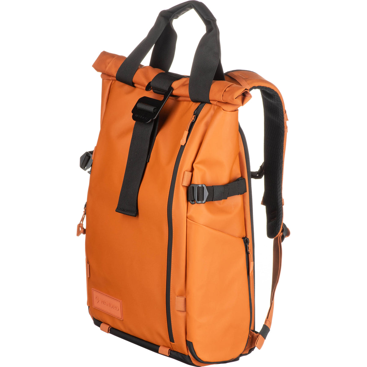 Mochila WANDRD PRVKE V4 (Sedona Naranja, 31L) - en uso