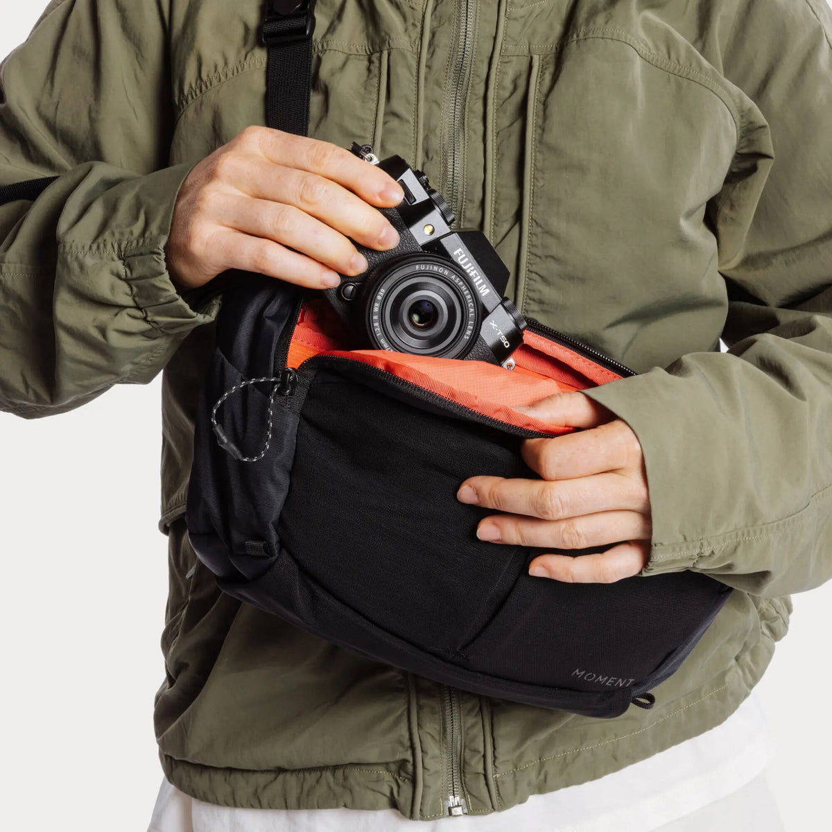 Sling Moment Balance (Negro, 7L) - puertos y conexiones