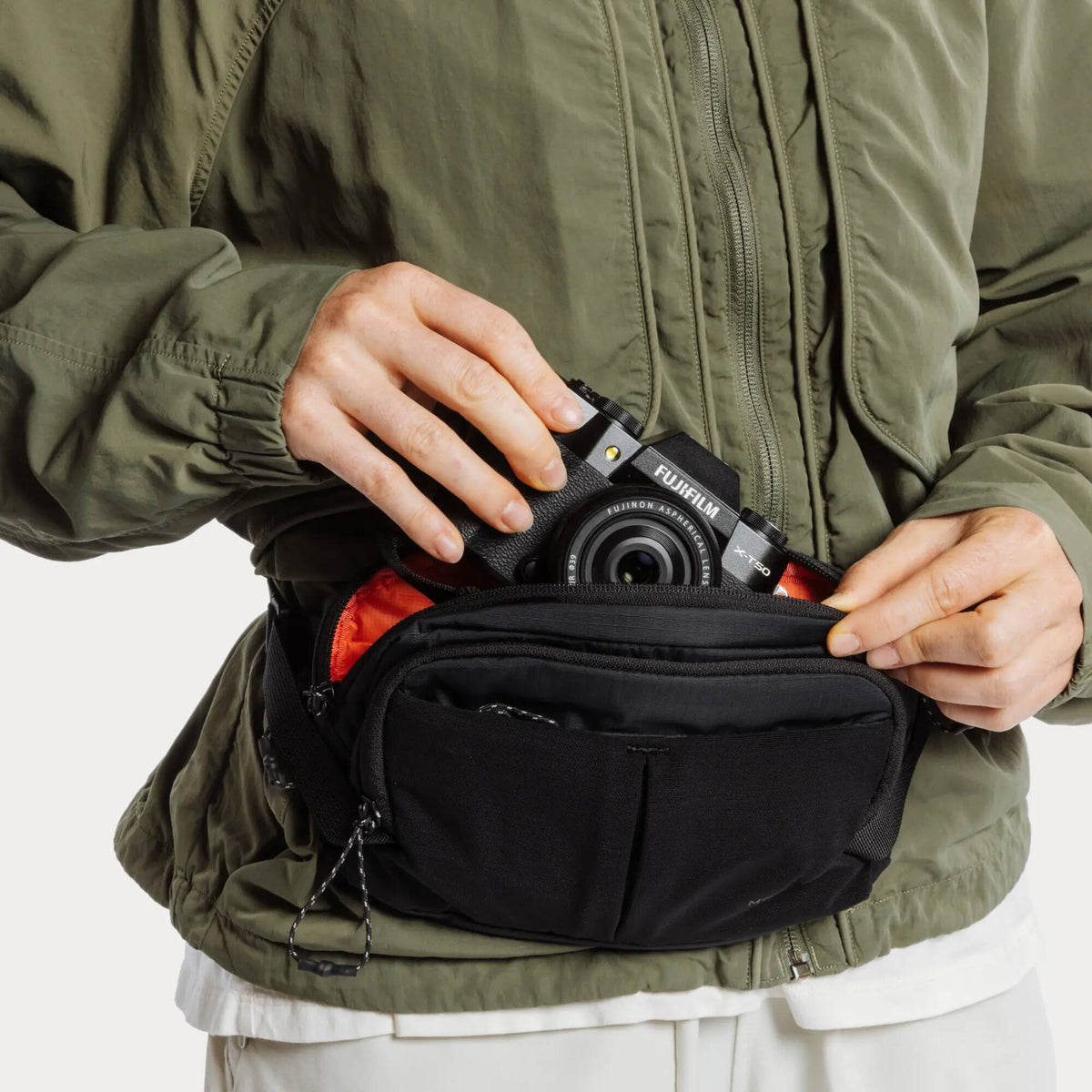 Sling Moment Take (Negro, 1.5L) - en uso