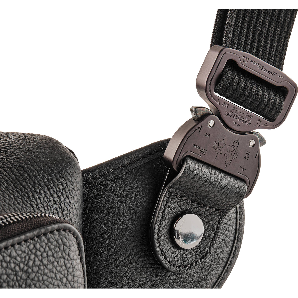 Sling Oberwerth Leather Photo SL (Negro con forro Rojo, Grande) - en uso