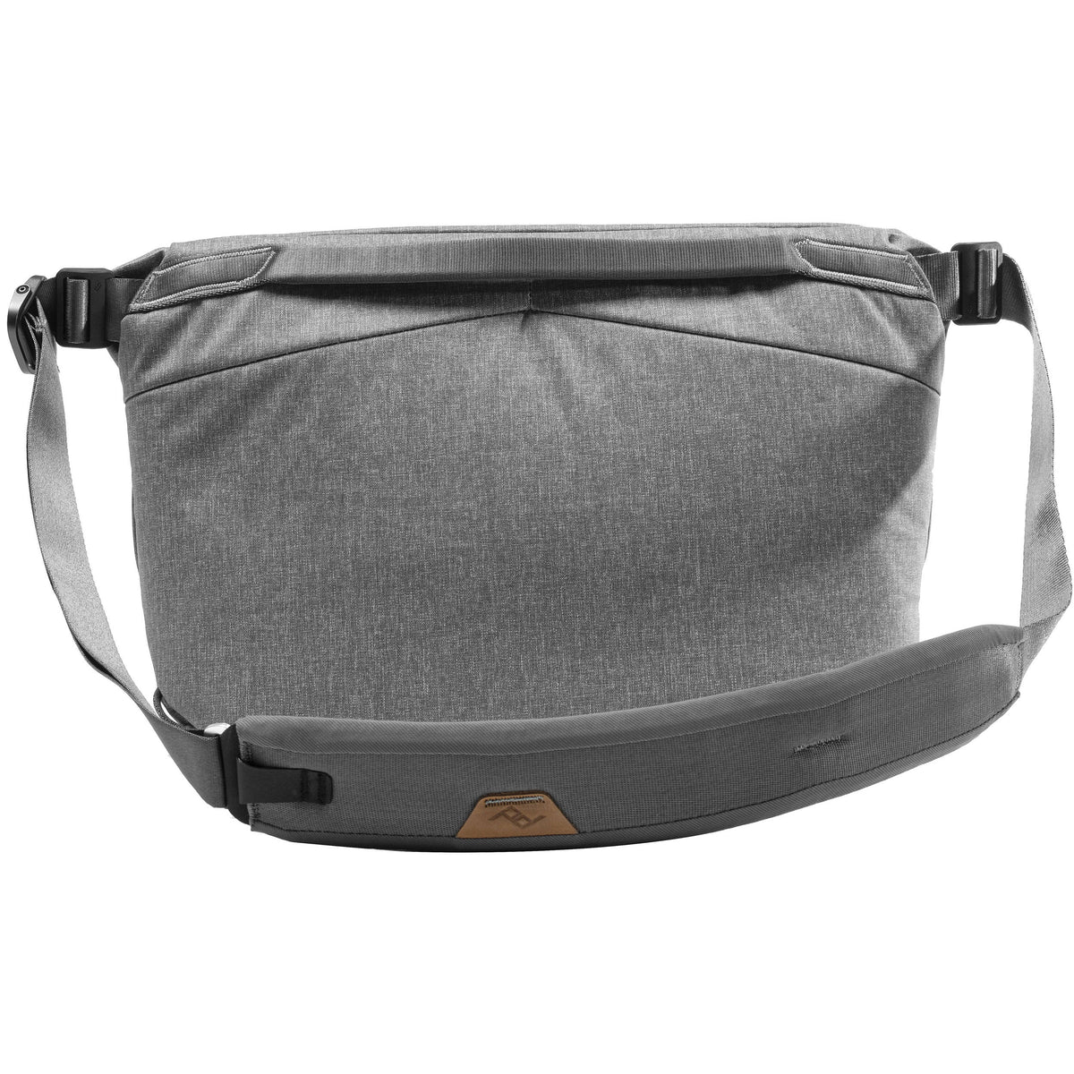 Sling Peak Design Everyday v3 (Ash, 10L) - puertos y conexiones