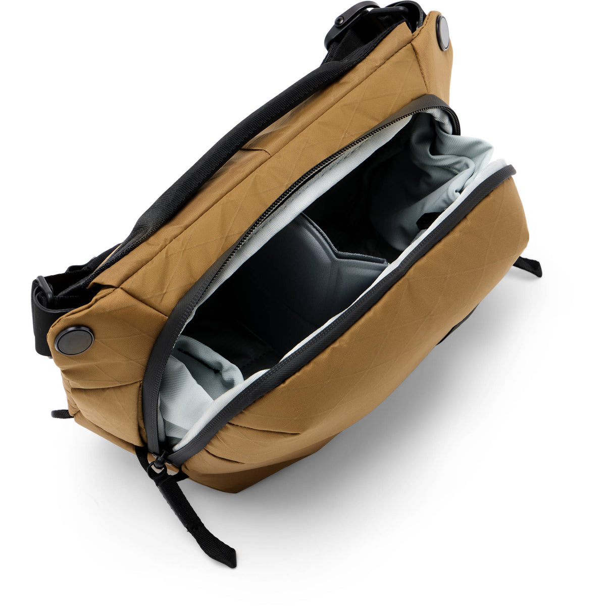 Sling Peak Design Everyday v3 (Coyote, 3L) - vista trasera