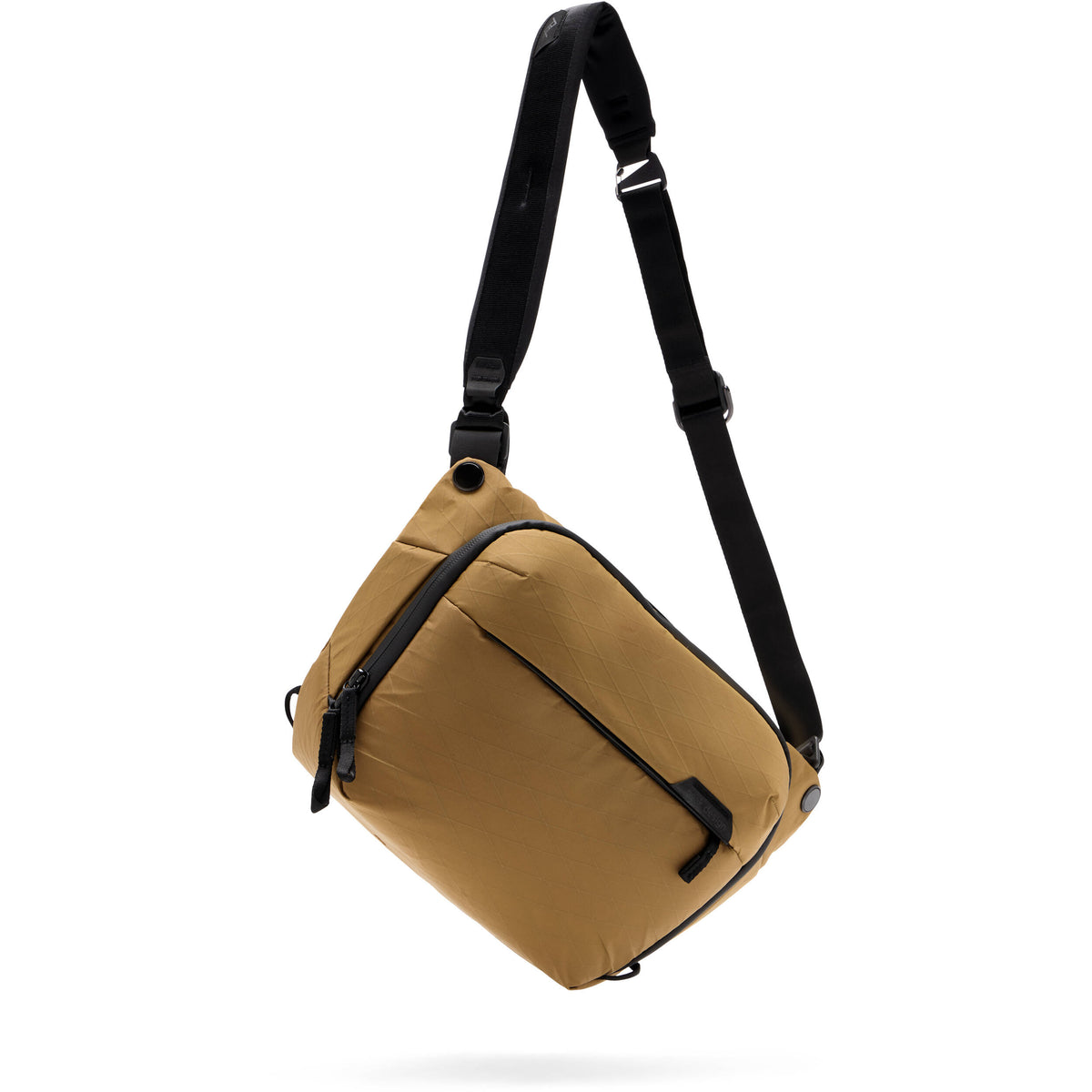 Sling Peak Design Everyday v3 (Coyote, 6L) - puertos y conexiones