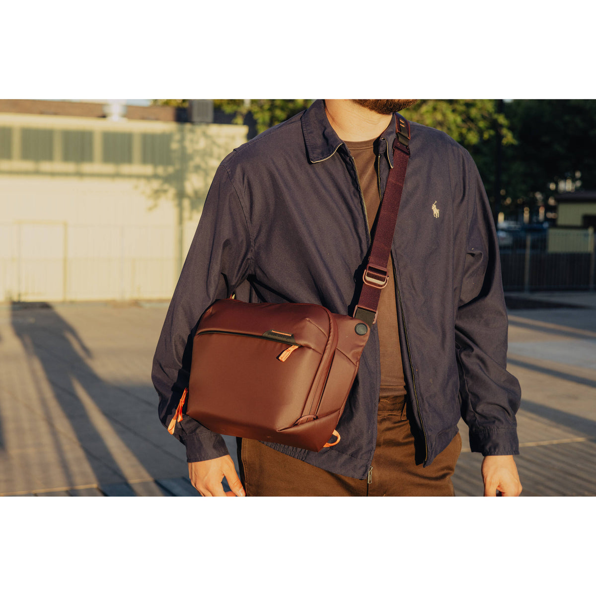 Sling Peak Design Everyday v3 (Eclipse, 6L) - en uso