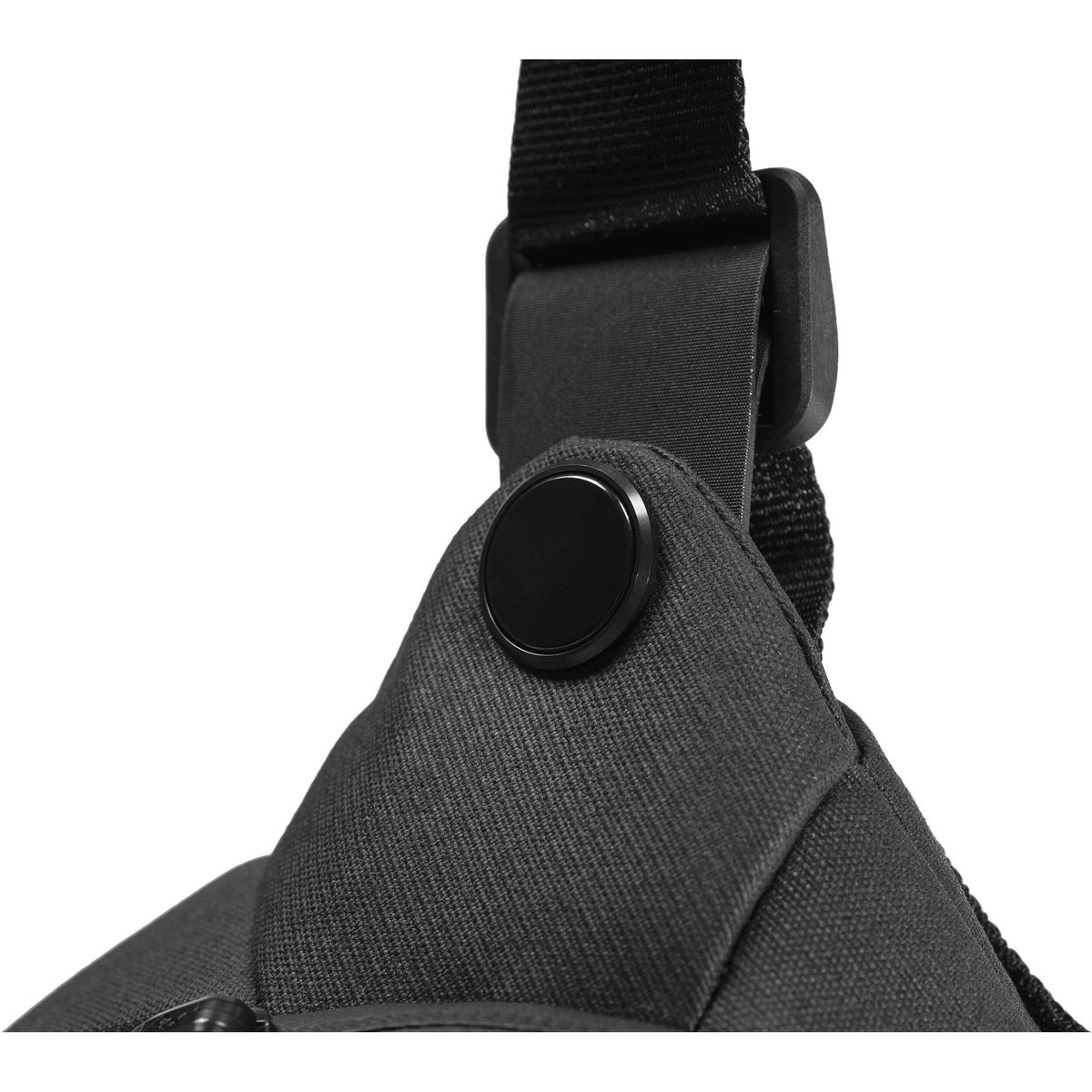 Sling Peak Design Everyday v3 (Negro, 10L) - en uso