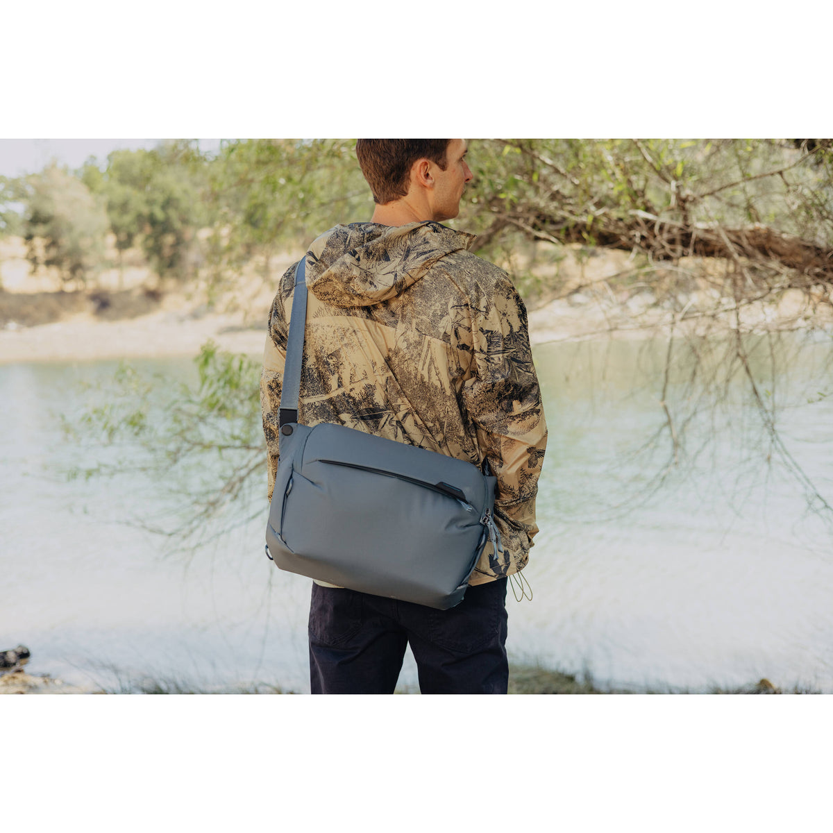 Sling Peak Design Everyday v3 (Ocean, 10L) - en uso