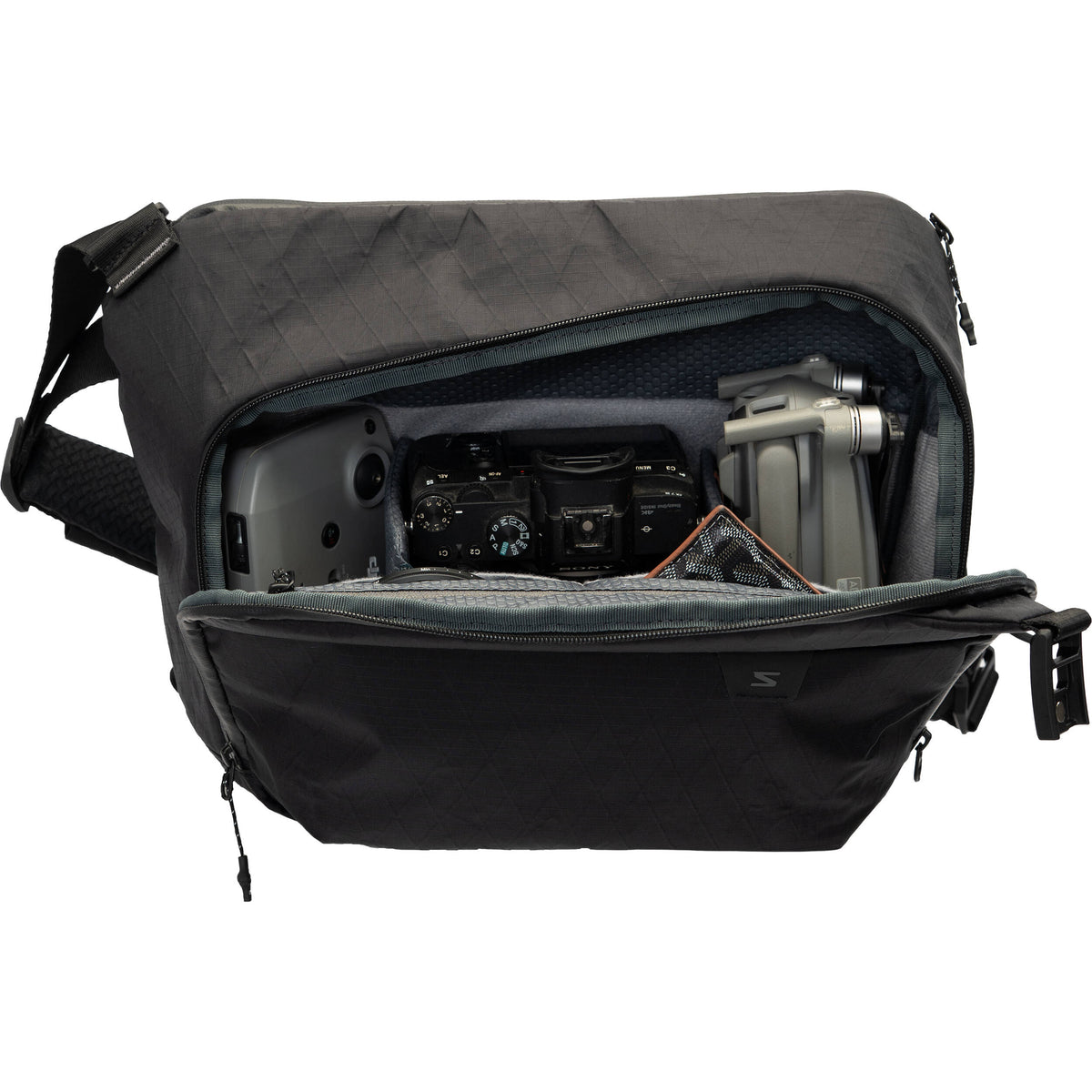 Sling Sakk Gear Nomad Laptop - puertos y conexiones
