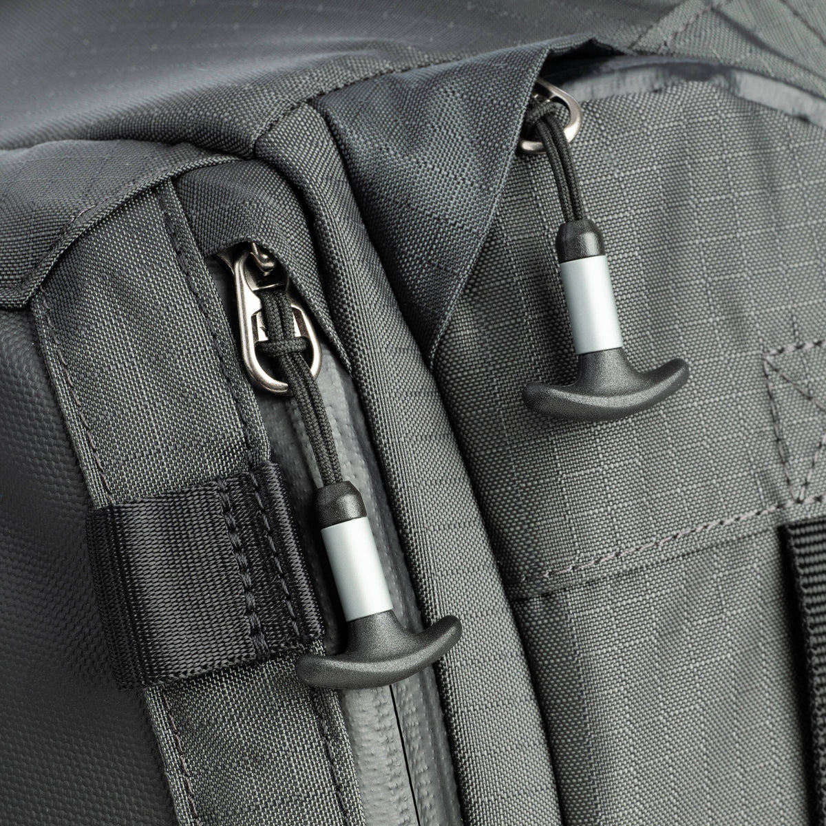 Sling Think Tank Photo PhotoCross V2 (Negro, 14L) - en uso