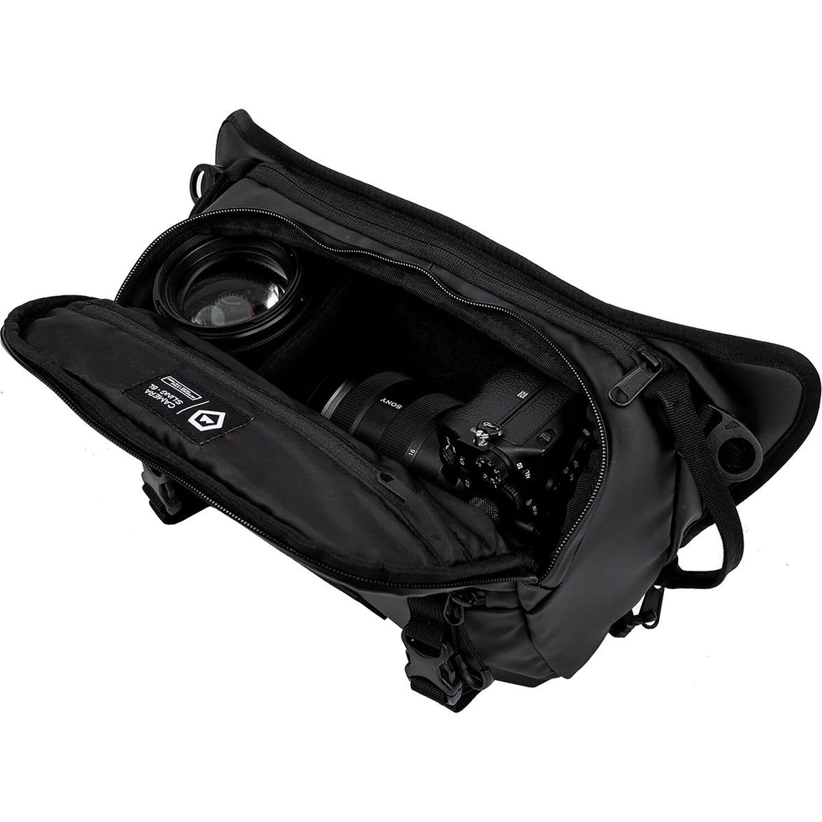 Sling WANDRD ROGUE V1 (Dallol Amarillo, 6L) - puertos y conexiones