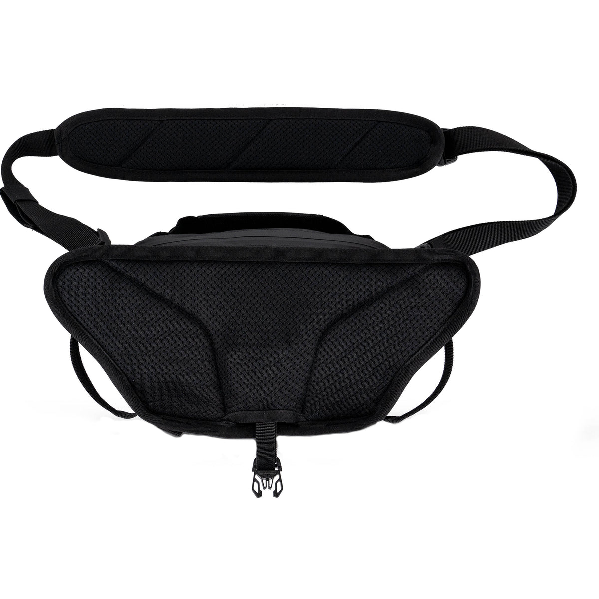 Sling WANDRD ROGUE V1 (Negro, 3L) - puertos y conexiones