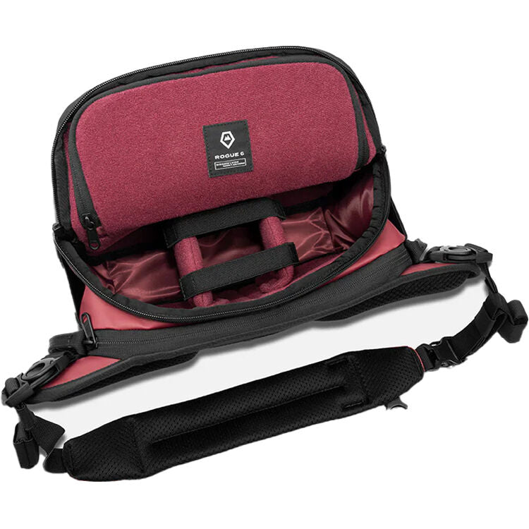Sling WANDRD ROGUE V2 (Rhone Burgundy, 6L) - vista frontal