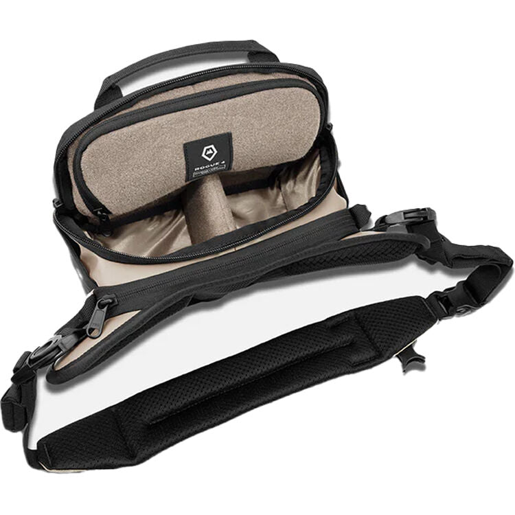 Sling WANDRD ROGUE V2 (Yuma Beige, 4L) - vista frontal
