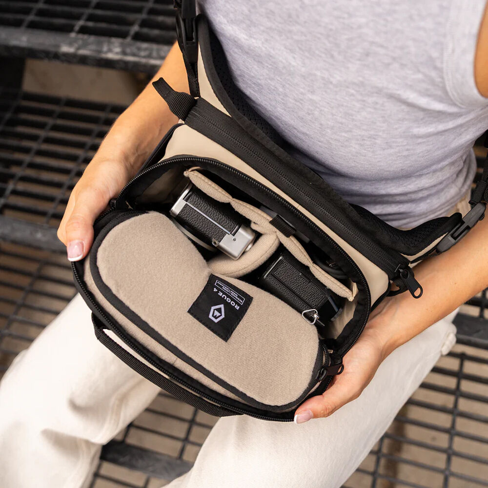 Sling WANDRD ROGUE V2 (Yuma Beige, 4L) - contenido de la caja