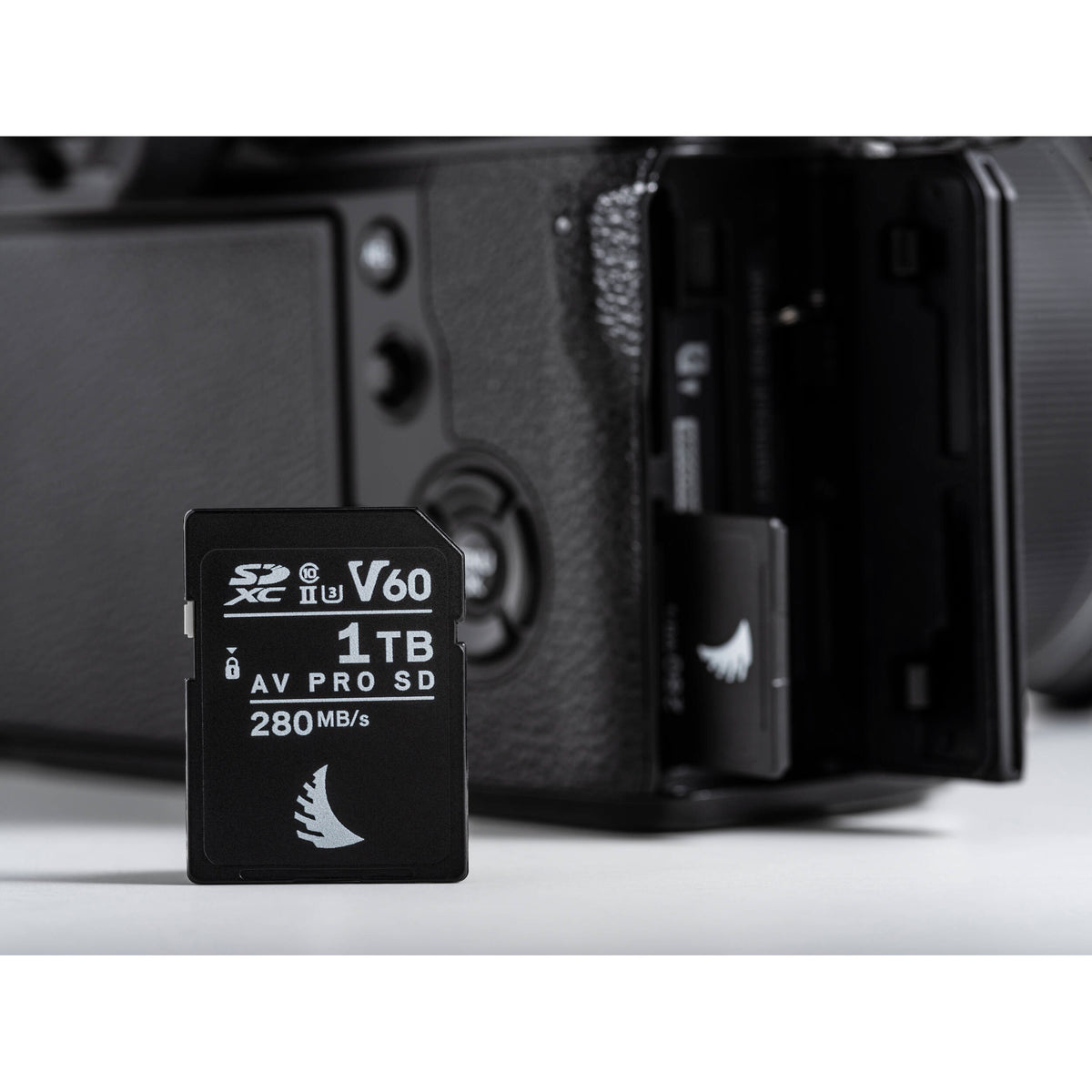Tarjeta Angelbird 1TB AV Pro MK2 UHS-II SDXC - vista lateral