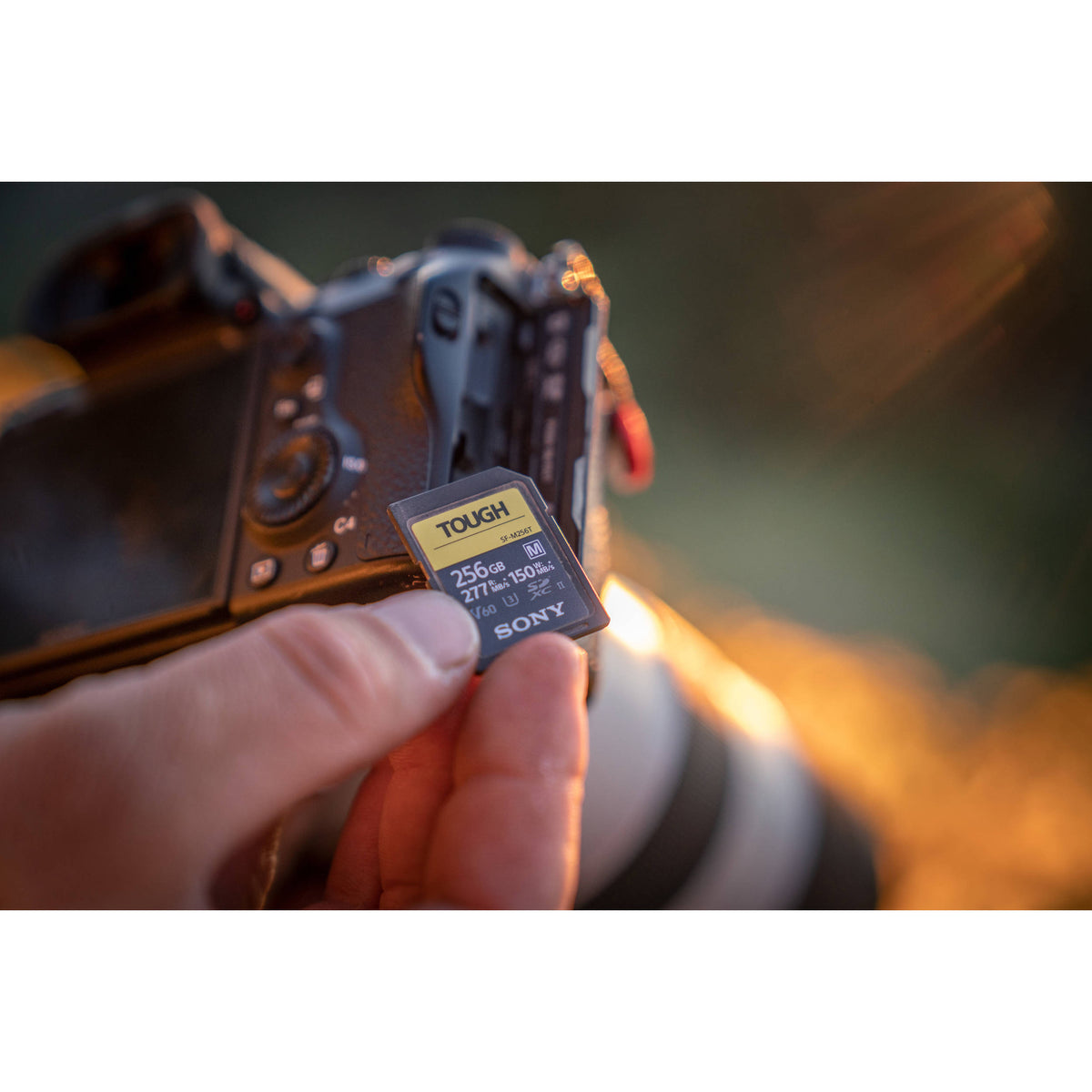 Tarjeta Sony 128GB SF-M Tough Serie UHS-II SDXC - vista lateral