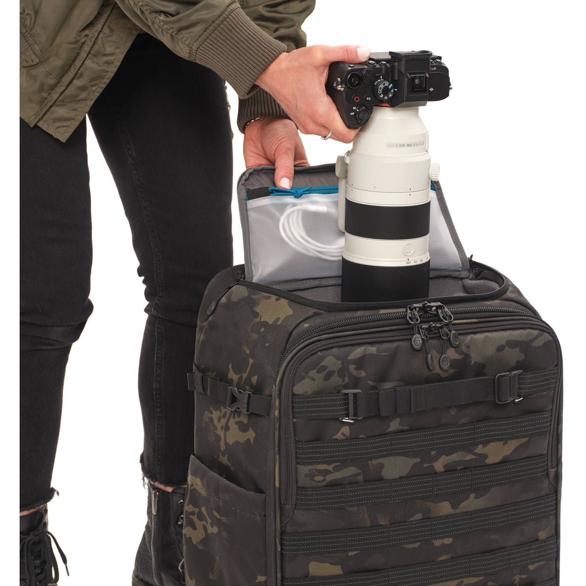 Valija con ruedas Tenba Axis V2 Spinner Backpack (Multicam Negro, 28L) - detalle