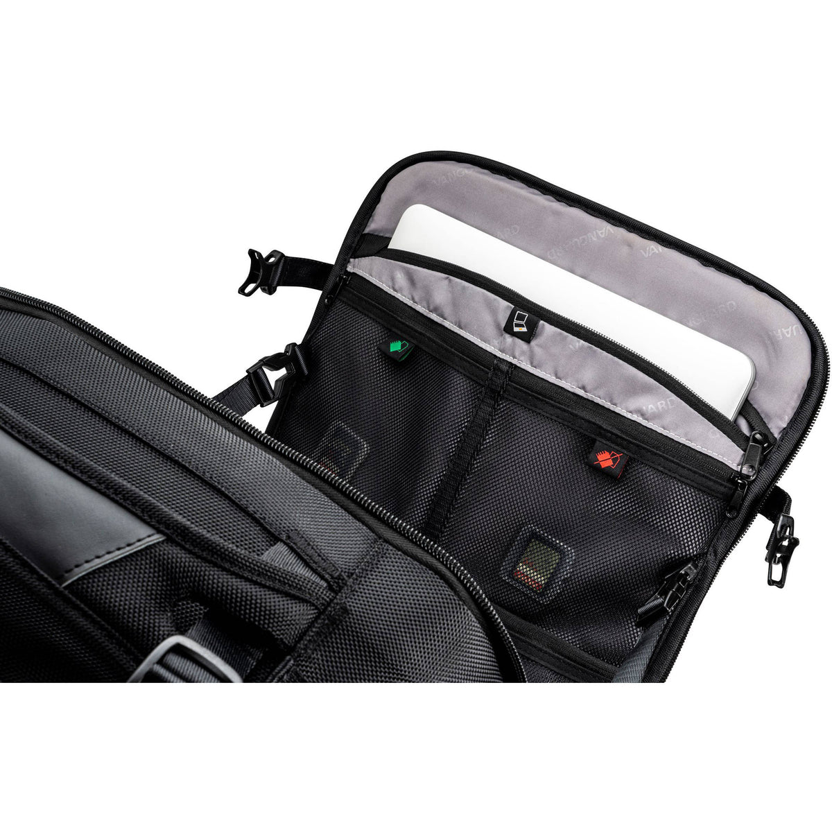 Valija con ruedas Vanguard VEO SELECT 55T Trolley Backpack (Negro) - puertos y conexiones