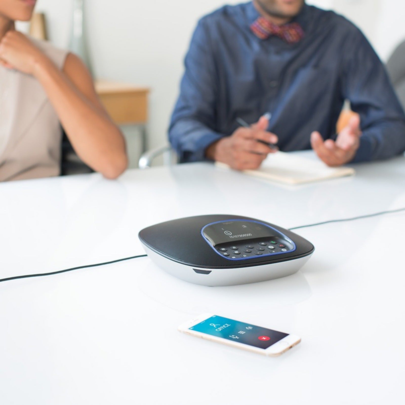 Videoconferencia Logitech GROUP + Expansion Mics for Mid to Large-Sized Meeting Rooms - vista 3